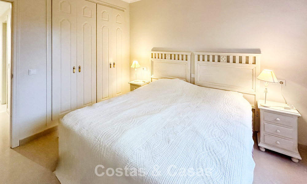 Apartamento en planta baja cerca de la playa en venta a poca distancia de la playa y Puerto Banús, Marbella 776346