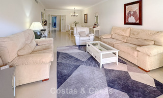 Apartamento en planta baja cerca de la playa en venta a poca distancia de la playa y Puerto Banús, Marbella 776347 