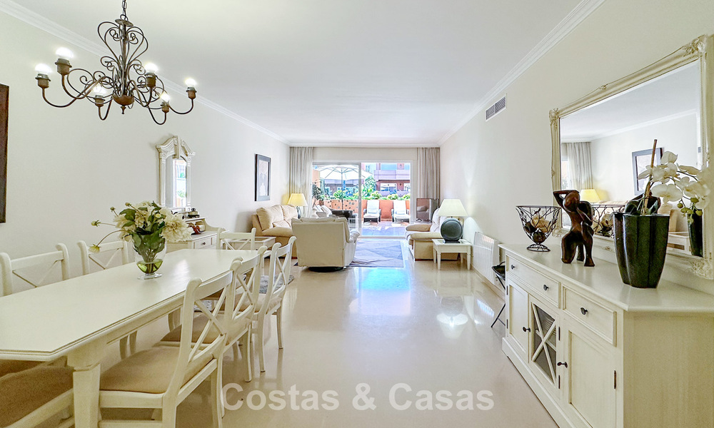 Apartamento en planta baja cerca de la playa en venta a poca distancia de la playa y Puerto Banús, Marbella 776349