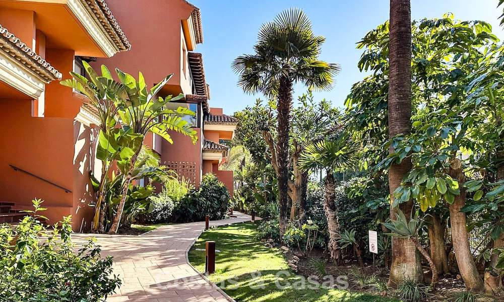 Apartamento en planta baja cerca de la playa en venta a poca distancia de la playa y Puerto Banús, Marbella 776353