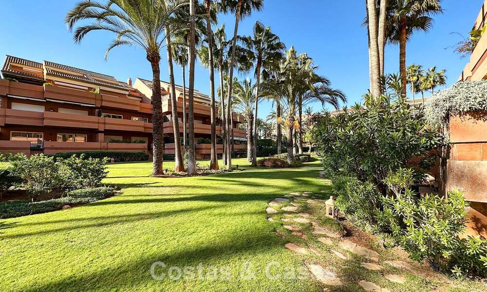 Apartamento en planta baja cerca de la playa en venta a poca distancia de la playa y Puerto Banús, Marbella 776354