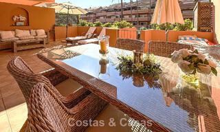 Apartamento en planta baja cerca de la playa en venta a poca distancia de la playa y Puerto Banús, Marbella 776360 