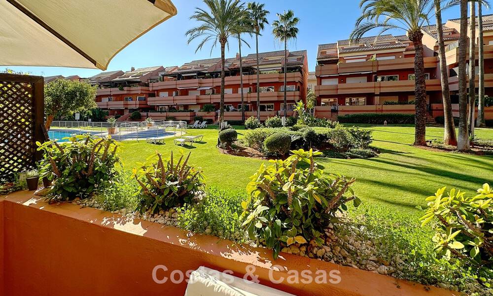 Apartamento en planta baja cerca de la playa en venta a poca distancia de la playa y Puerto Banús, Marbella 776361