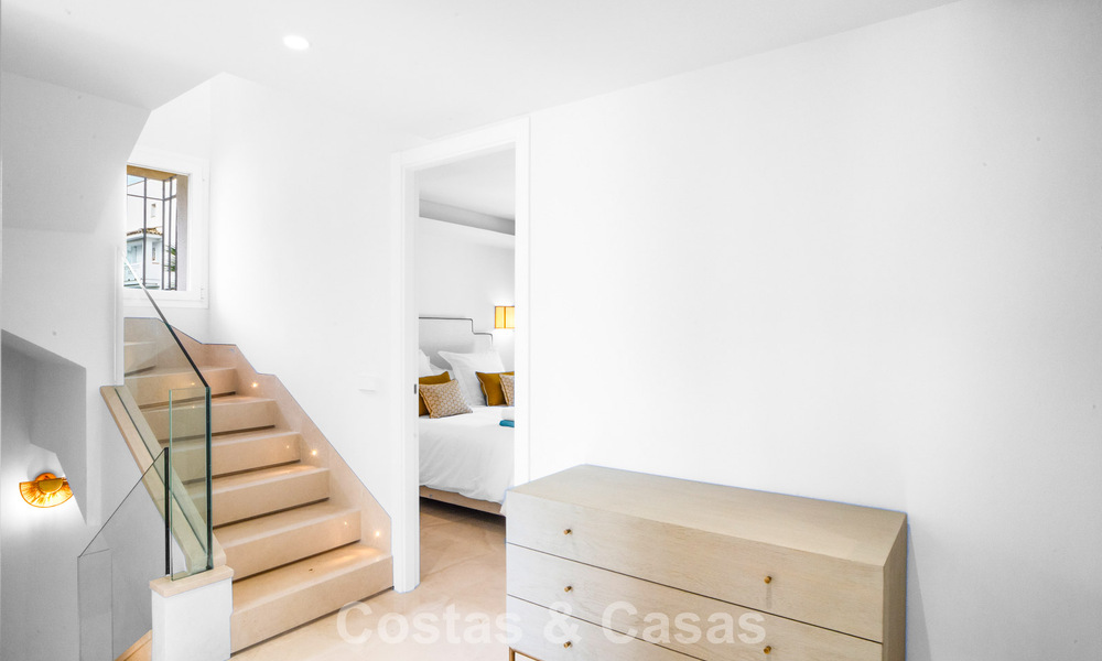 Casa adosada en venta a unos metros de la playa en la Milla de Oro de Marbella 776452