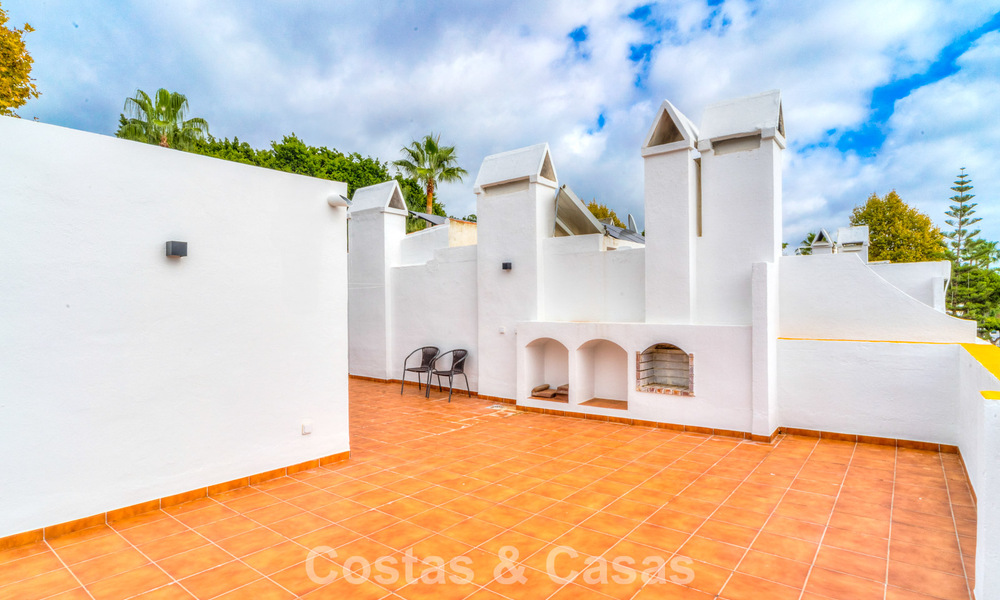 Casa adosada en venta a unos metros de la playa en la Milla de Oro de Marbella 776467