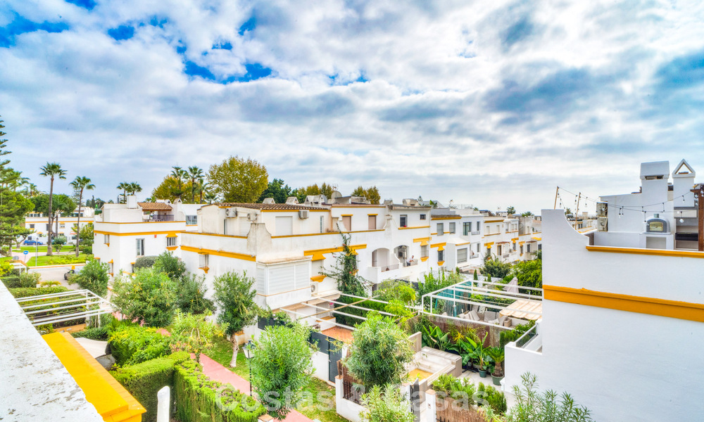 Casa adosada en venta a unos metros de la playa en la Milla de Oro de Marbella 776468