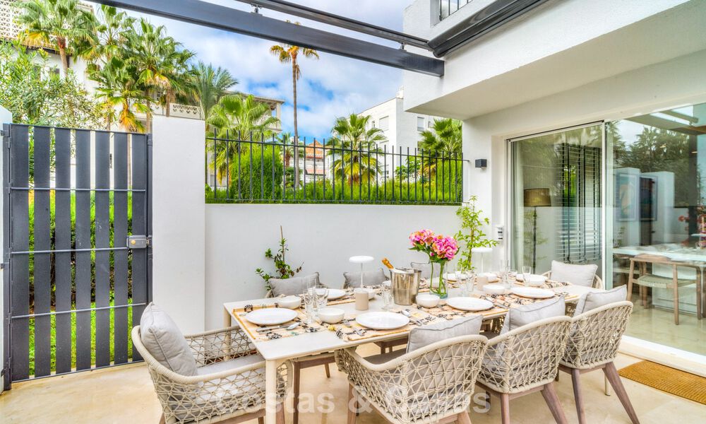 Casa adosada en venta a unos metros de la playa en la Milla de Oro de Marbella 776473