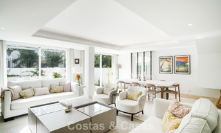 Casa adosada en venta a unos metros de la playa en la Milla de Oro de Marbella 776480 