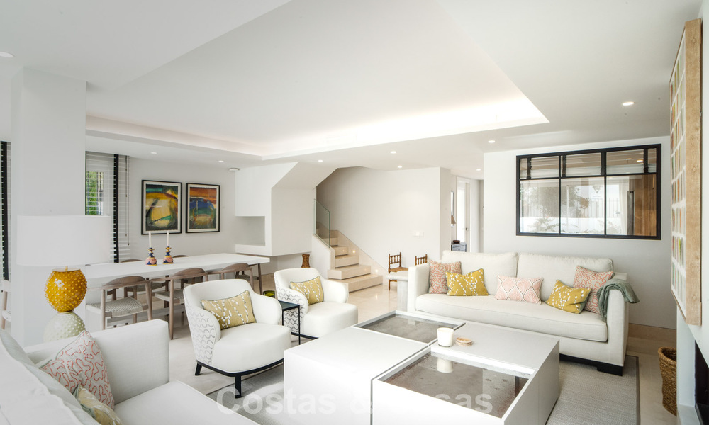 Casa adosada en venta a unos metros de la playa en la Milla de Oro de Marbella 776482