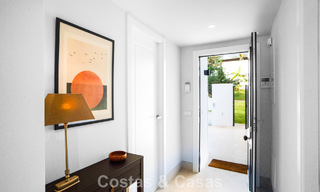Casa adosada en venta a unos metros de la playa en la Milla de Oro de Marbella 776483 