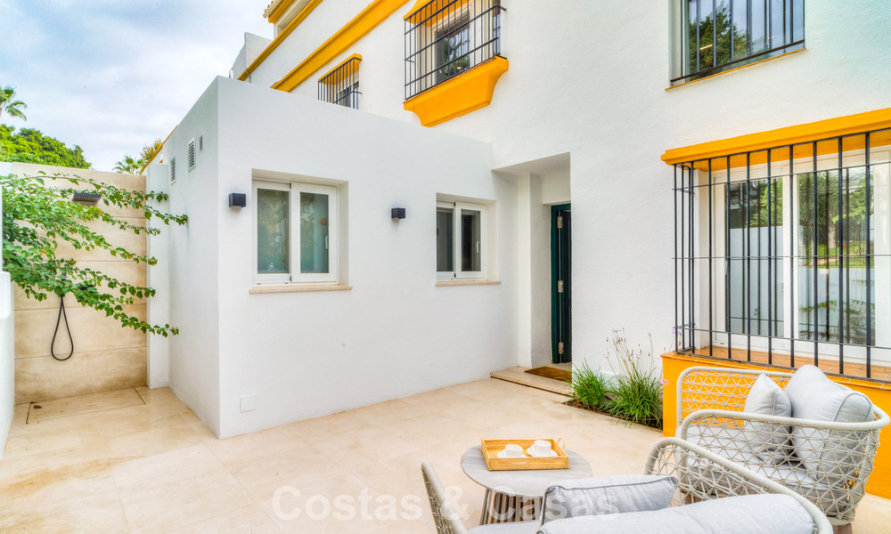 Casa adosada en venta a unos metros de la playa en la Milla de Oro de Marbella 776485