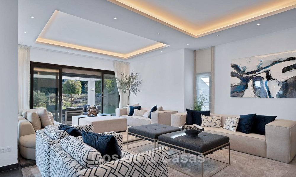 Lujosa villa de estilo mediterráneo en venta en una comunidad cerrada rodeada de naturaleza en Marbella - Benahavis 776500