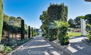 Lujosa villa de estilo mediterráneo en venta en una comunidad cerrada rodeada de naturaleza en Marbella - Benahavis 776506 