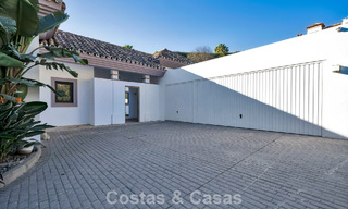 Lujosa villa de estilo mediterráneo en venta en una comunidad cerrada rodeada de naturaleza en Marbella - Benahavis 776507 