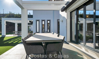 Lujosa villa de estilo mediterráneo en venta en una comunidad cerrada rodeada de naturaleza en Marbella - Benahavis 776510 