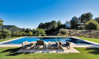 Lujosa villa de estilo mediterráneo en venta en una comunidad cerrada rodeada de naturaleza en Marbella - Benahavis 776513 