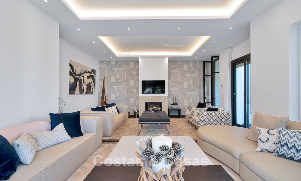 Lujosa villa de estilo mediterráneo en venta en una comunidad cerrada rodeada de naturaleza en Marbella - Benahavis 776517