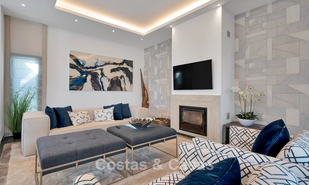 Lujosa villa de estilo mediterráneo en venta en una comunidad cerrada rodeada de naturaleza en Marbella - Benahavis 776518