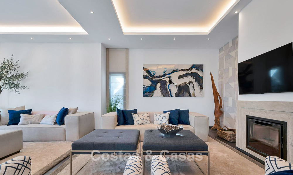 Lujosa villa de estilo mediterráneo en venta en una comunidad cerrada rodeada de naturaleza en Marbella - Benahavis 776519