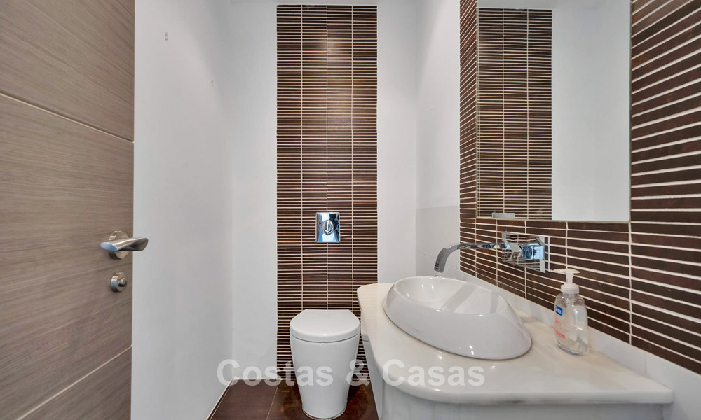 Lujosa villa de estilo mediterráneo en venta en una comunidad cerrada rodeada de naturaleza en Marbella - Benahavis 776520