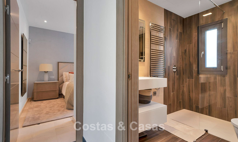 Lujosa villa de estilo mediterráneo en venta en una comunidad cerrada rodeada de naturaleza en Marbella - Benahavis 776522