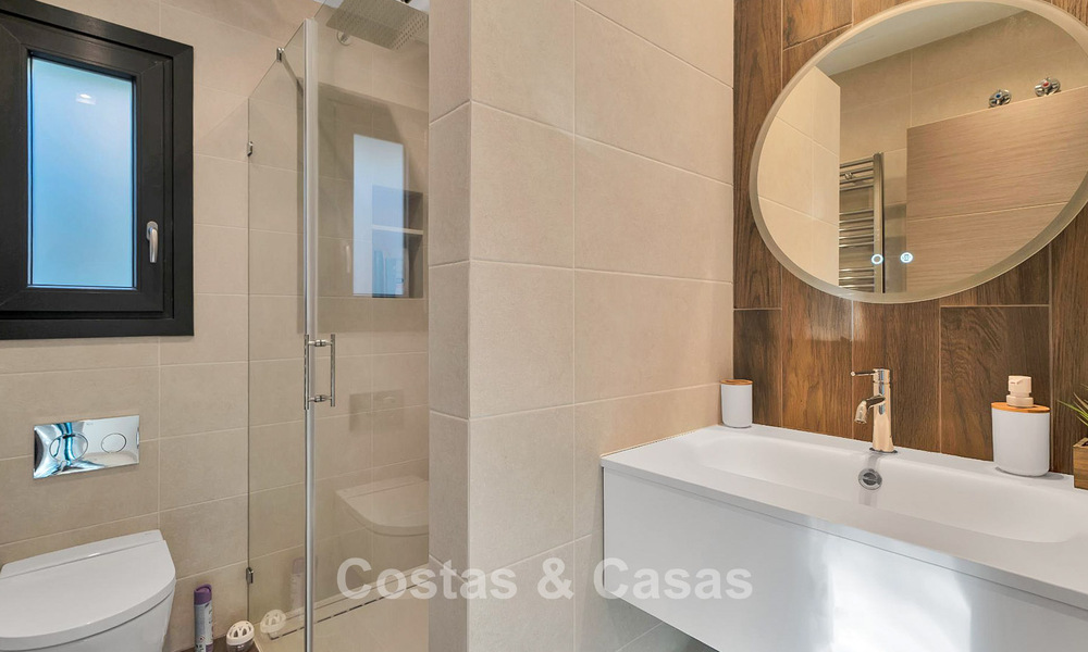 Lujosa villa de estilo mediterráneo en venta en una comunidad cerrada rodeada de naturaleza en Marbella - Benahavis 776526