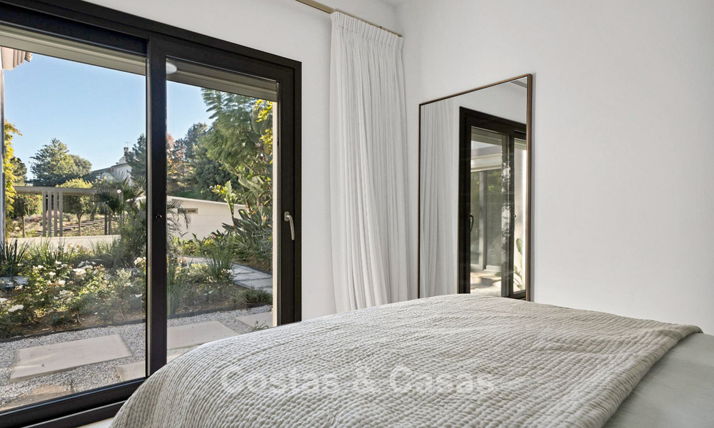 Lujosa villa de estilo mediterráneo en venta en una comunidad cerrada rodeada de naturaleza en Marbella - Benahavis 776527