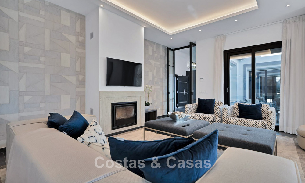 Lujosa villa de estilo mediterráneo en venta en una comunidad cerrada rodeada de naturaleza en Marbella - Benahavis 776537