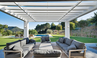 Lujosa villa de estilo mediterráneo en venta en una comunidad cerrada rodeada de naturaleza en Marbella - Benahavis 776538 