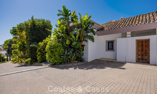 Lujosa villa de estilo mediterráneo en venta en una comunidad cerrada rodeada de naturaleza en Marbella - Benahavis 805689 