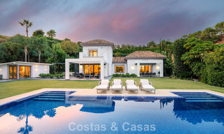 Lujosa villa de estilo mediterráneo en venta en una comunidad cerrada rodeada de naturaleza en Marbella - Benahavis 805691 