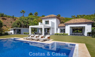 Lujosa villa de estilo mediterráneo en venta en una comunidad cerrada rodeada de naturaleza en Marbella - Benahavis 805692 
