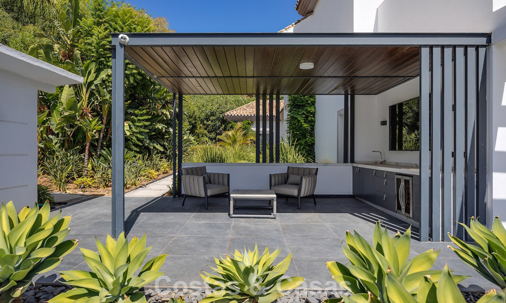Lujosa villa de estilo mediterráneo en venta en una comunidad cerrada rodeada de naturaleza en Marbella - Benahavis 805694