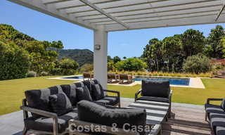 Lujosa villa de estilo mediterráneo en venta en una comunidad cerrada rodeada de naturaleza en Marbella - Benahavis 805695 