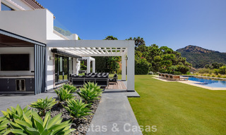 Lujosa villa de estilo mediterráneo en venta en una comunidad cerrada rodeada de naturaleza en Marbella - Benahavis 805696 