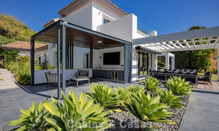 Lujosa villa de estilo mediterráneo en venta en una comunidad cerrada rodeada de naturaleza en Marbella - Benahavis 805699 