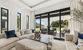 Lujosa villa de estilo mediterráneo en venta en una comunidad cerrada rodeada de naturaleza en Marbella - Benahavis 805703 
