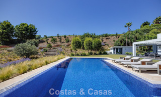 Lujosa villa de estilo mediterráneo en venta en una comunidad cerrada rodeada de naturaleza en Marbella - Benahavis 805704 