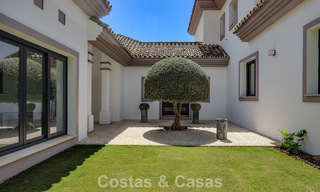 Lujosa villa de estilo mediterráneo en venta en una comunidad cerrada rodeada de naturaleza en Marbella - Benahavis 805711 