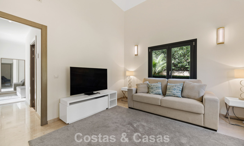 Lujosa villa de estilo mediterráneo en venta en una comunidad cerrada rodeada de naturaleza en Marbella - Benahavis 805713