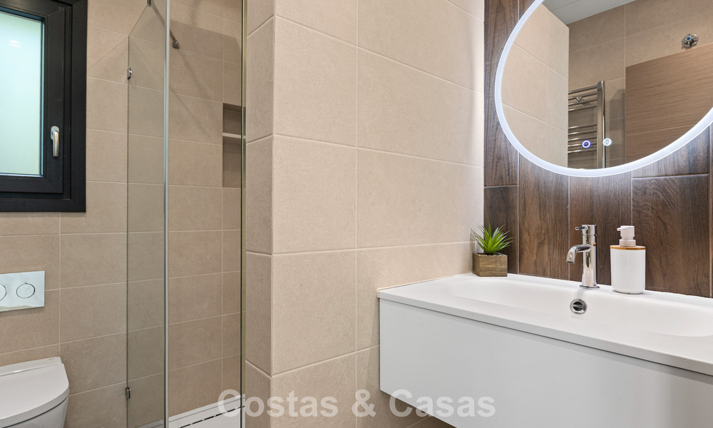 Lujosa villa de estilo mediterráneo en venta en una comunidad cerrada rodeada de naturaleza en Marbella - Benahavis 805714