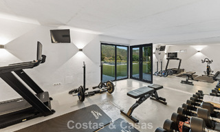 Lujosa villa de estilo mediterráneo en venta en una comunidad cerrada rodeada de naturaleza en Marbella - Benahavis 805715 