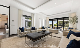 Lujosa villa de estilo mediterráneo en venta en una comunidad cerrada rodeada de naturaleza en Marbella - Benahavis 805718 