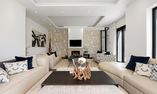 Lujosa villa de estilo mediterráneo en venta en una comunidad cerrada rodeada de naturaleza en Marbella - Benahavis 805719 