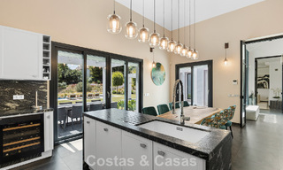 Lujosa villa de estilo mediterráneo en venta en una comunidad cerrada rodeada de naturaleza en Marbella - Benahavis 805721 