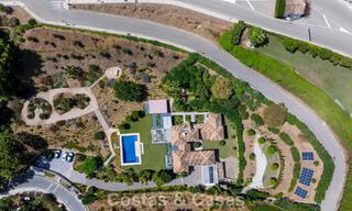 Lujosa villa de estilo mediterráneo en venta en una comunidad cerrada rodeada de naturaleza en Marbella - Benahavis 805735 