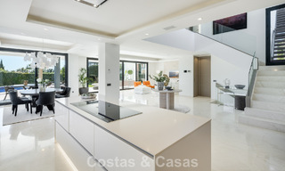 Villa contemporánea de lujo en venta en una exclusiva zona residencial cerrada en la prestigiosa Milla de Oro de Marbella 776672 