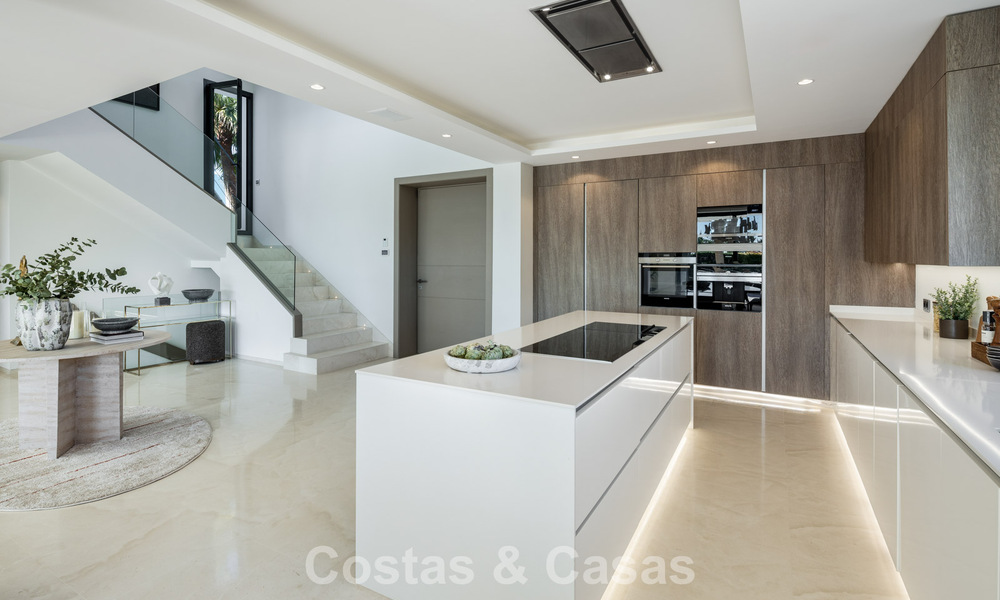 Villa contemporánea de lujo en venta en una exclusiva zona residencial cerrada en la prestigiosa Milla de Oro de Marbella 776673