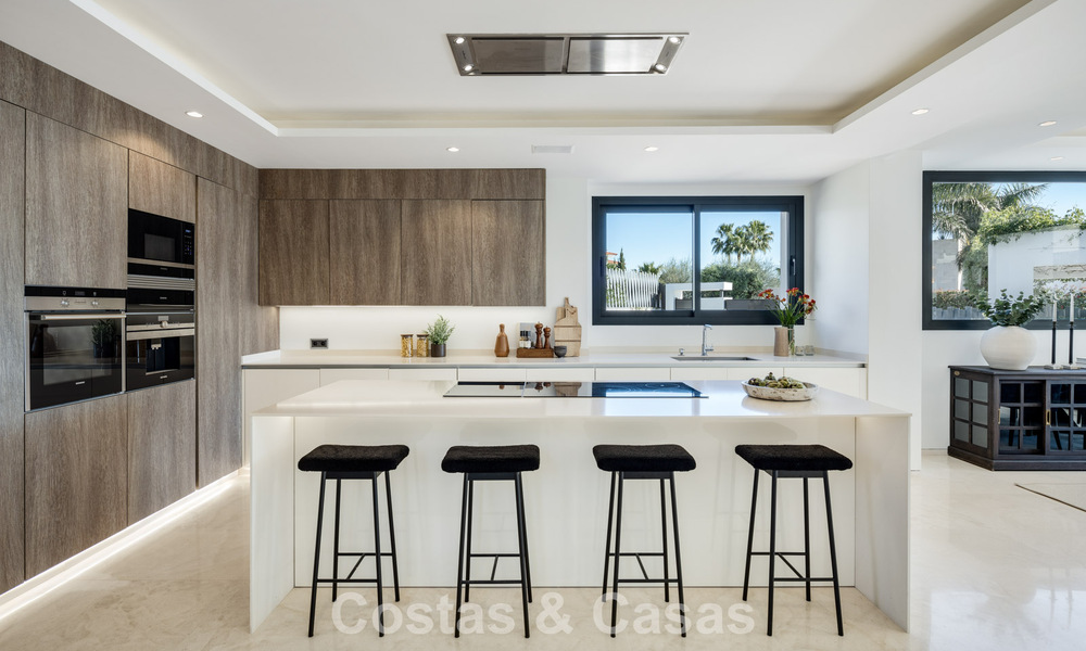 Villa contemporánea de lujo en venta en una exclusiva zona residencial cerrada en la prestigiosa Milla de Oro de Marbella 776674