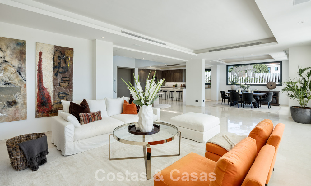 Villa contemporánea de lujo en venta en una exclusiva zona residencial cerrada en la prestigiosa Milla de Oro de Marbella 776675